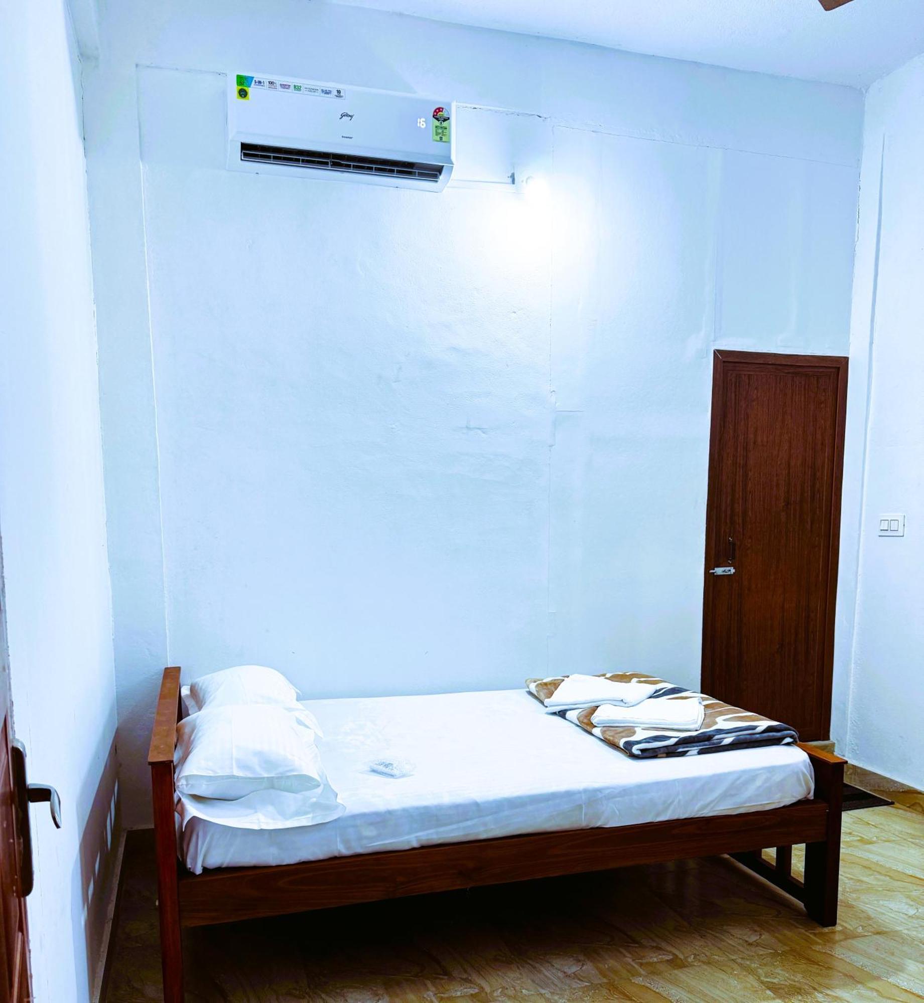 Vcs Apartments Parassinikadavu Parassinikkadavu Kültér fotó