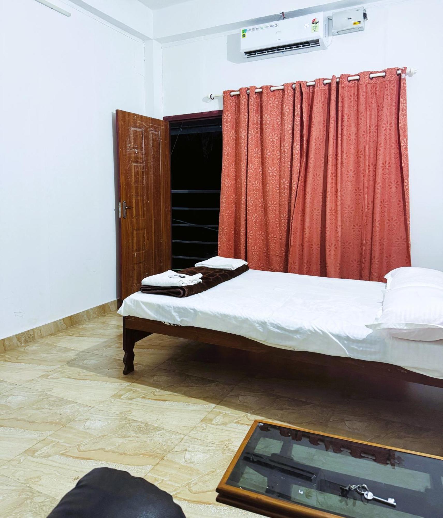 Vcs Apartments Parassinikadavu Parassinikkadavu Kültér fotó